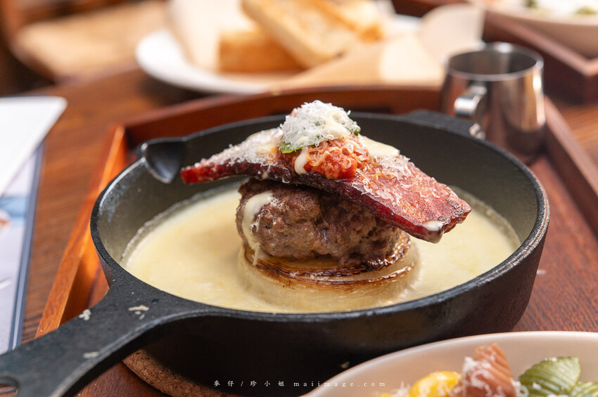 桃園購物｜大江購物中心MetroWalk～最美室內聖誕裝置藝術就在大江，好拍、好買、好好逛！還整年免費停車