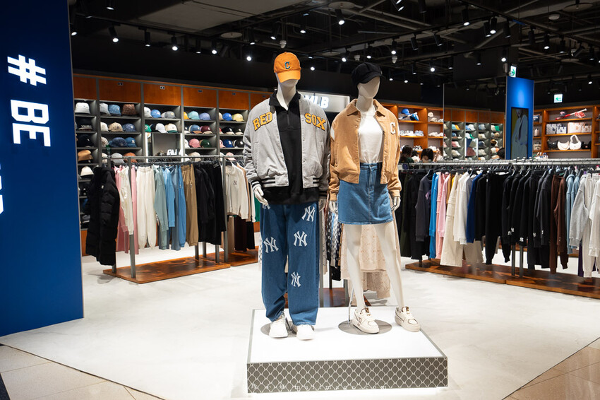 桃園購物｜大江購物中心MetroWalk～最美室內聖誕裝置藝術就在大江，好拍、好買、好好逛！還整年免費停車