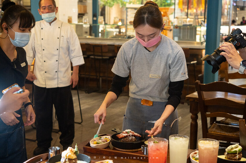 桃園購物｜大江購物中心MetroWalk～最美室內聖誕裝置藝術就在大江，好拍、好買、好好逛！還整年免費停車