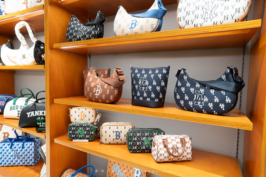 桃園購物｜大江購物中心MetroWalk～最美室內聖誕裝置藝術就在大江，好拍、好買、好好逛！還整年免費停車