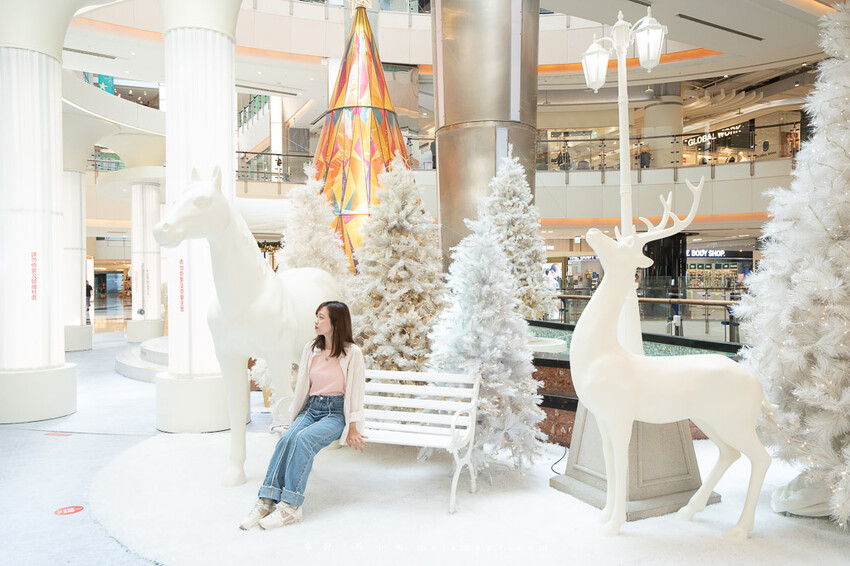 桃園購物｜大江購物中心MetroWalk～最美室內聖誕裝置藝術就在大江，好拍、好買、好好逛！還整年免費停車