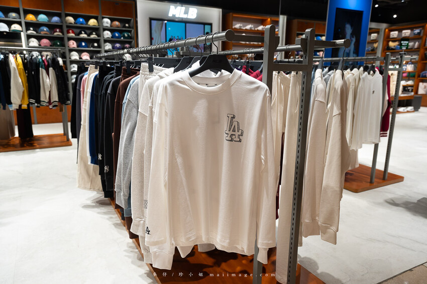 桃園購物｜大江購物中心MetroWalk～最美室內聖誕裝置藝術就在大江，好拍、好買、好好逛！還整年免費停車