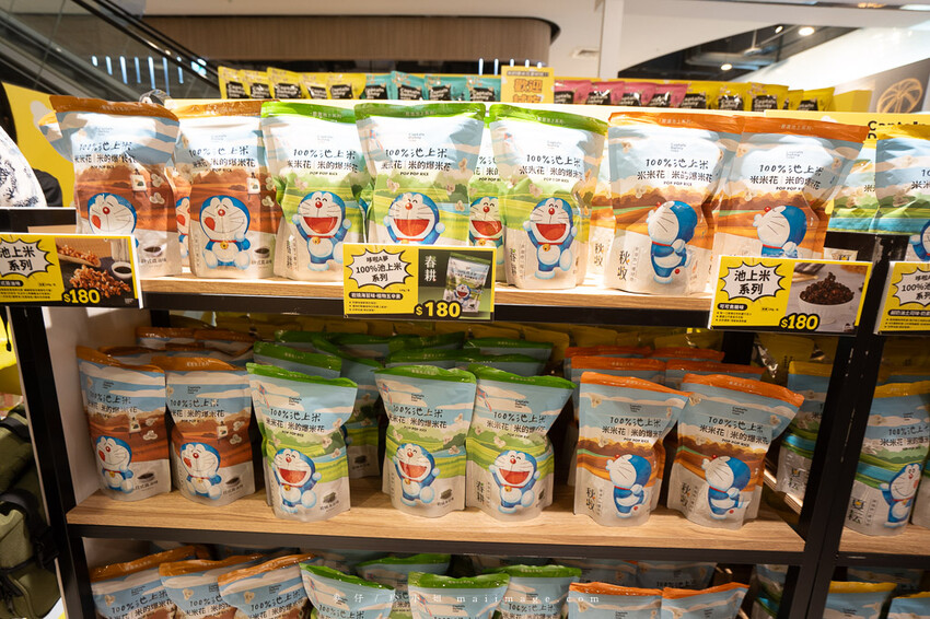 桃園購物｜大江購物中心MetroWalk～最美室內聖誕裝置藝術就在大江，好拍、好買、好好逛！還整年免費停車