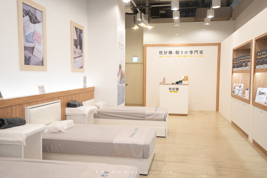 桃園購物｜大江購物中心MetroWalk～最美室內聖誕裝置藝術就在大江，好拍、好買、好好逛！還整年免費停車