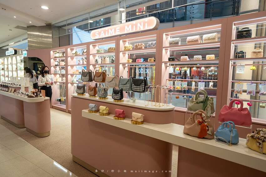 桃園購物｜大江購物中心MetroWalk～最美室內聖誕裝置藝術就在大江，好拍、好買、好好逛！還整年免費停車