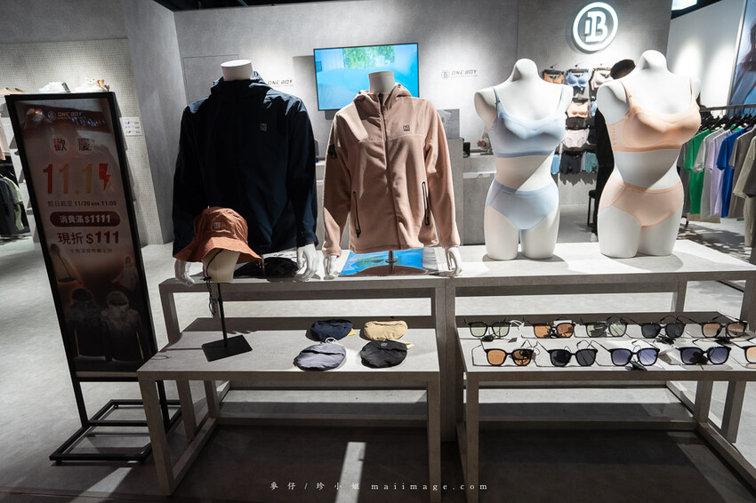 桃園購物｜大江購物中心MetroWalk～最美室內聖誕裝置藝術就在大江，好拍、好買、好好逛！還整年免費停車