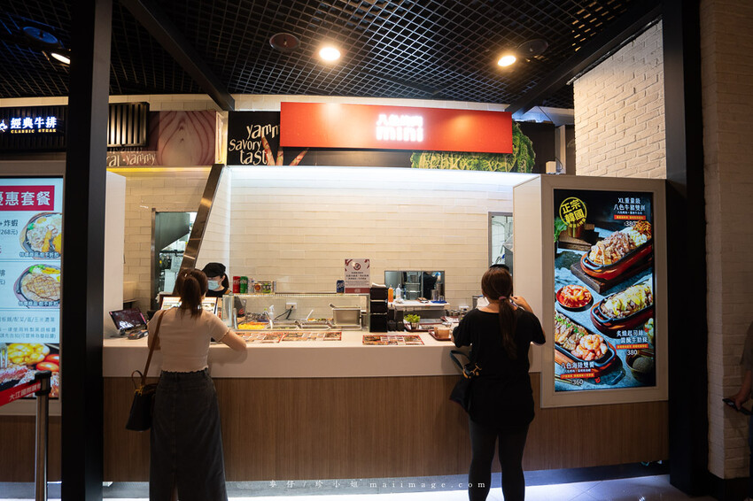 桃園購物｜大江購物中心MetroWalk～最美室內聖誕裝置藝術就在大江，好拍、好買、好好逛！還整年免費停車