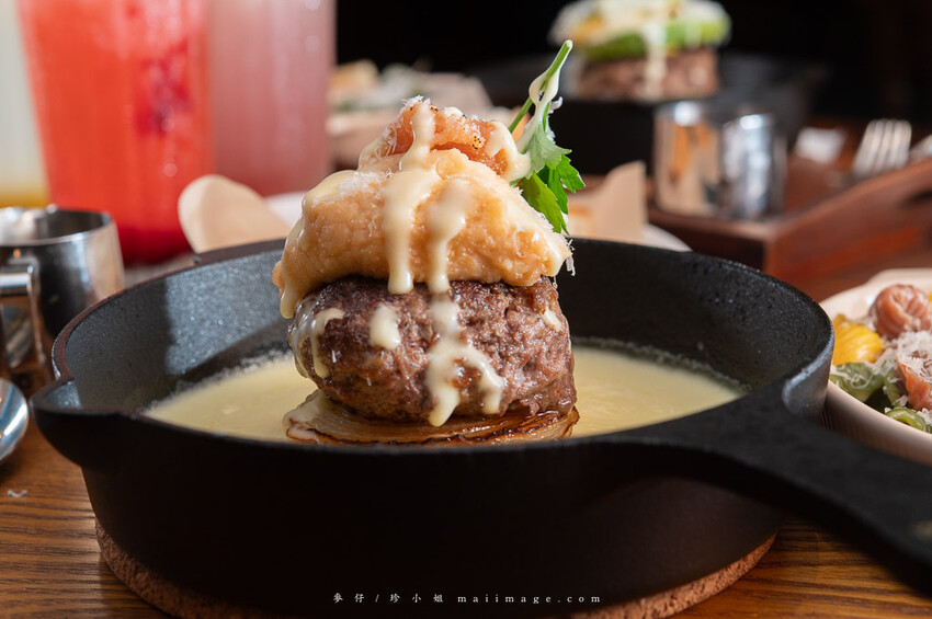 桃園購物｜大江購物中心MetroWalk～最美室內聖誕裝置藝術就在大江，好拍、好買、好好逛！還整年免費停車