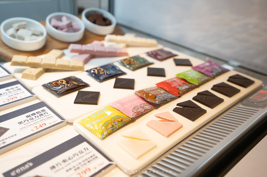 桃園購物｜大江購物中心MetroWalk～最美室內聖誕裝置藝術就在大江，好拍、好買、好好逛！還整年免費停車