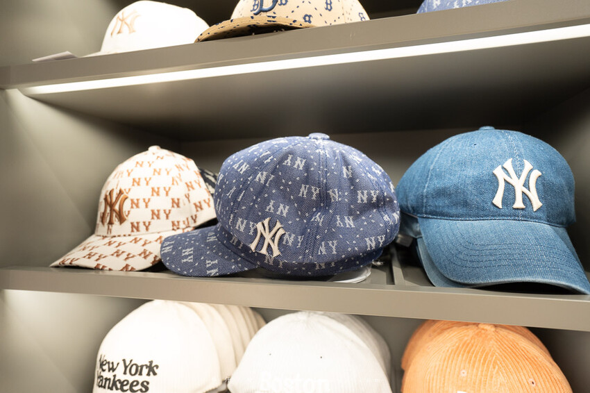 桃園購物｜大江購物中心MetroWalk～最美室內聖誕裝置藝術就在大江，好拍、好買、好好逛！還整年免費停車