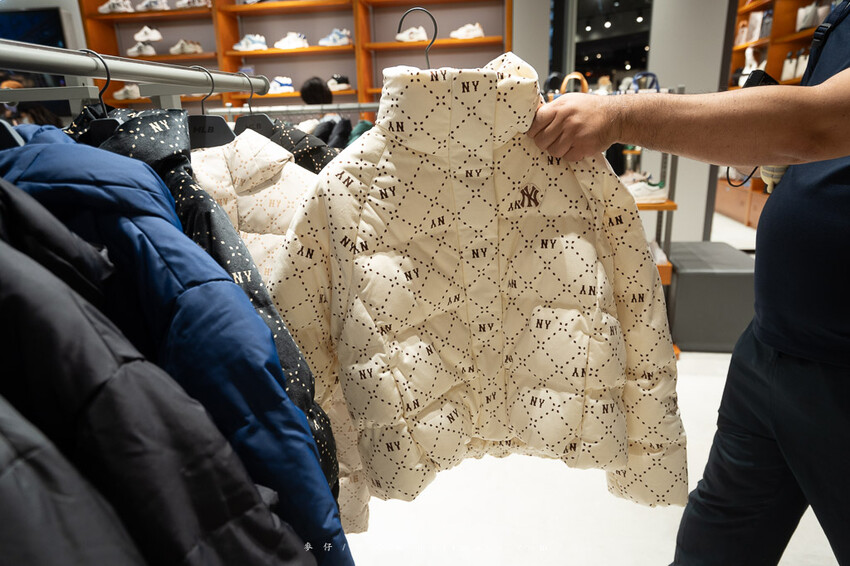 桃園購物｜大江購物中心MetroWalk～最美室內聖誕裝置藝術就在大江，好拍、好買、好好逛！還整年免費停車