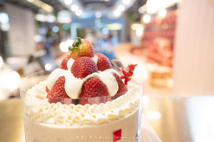 桃園購物｜大江購物中心MetroWalk～最美室內聖誕裝置藝術就在大江，好拍、好買、好好逛！還整年免費停車