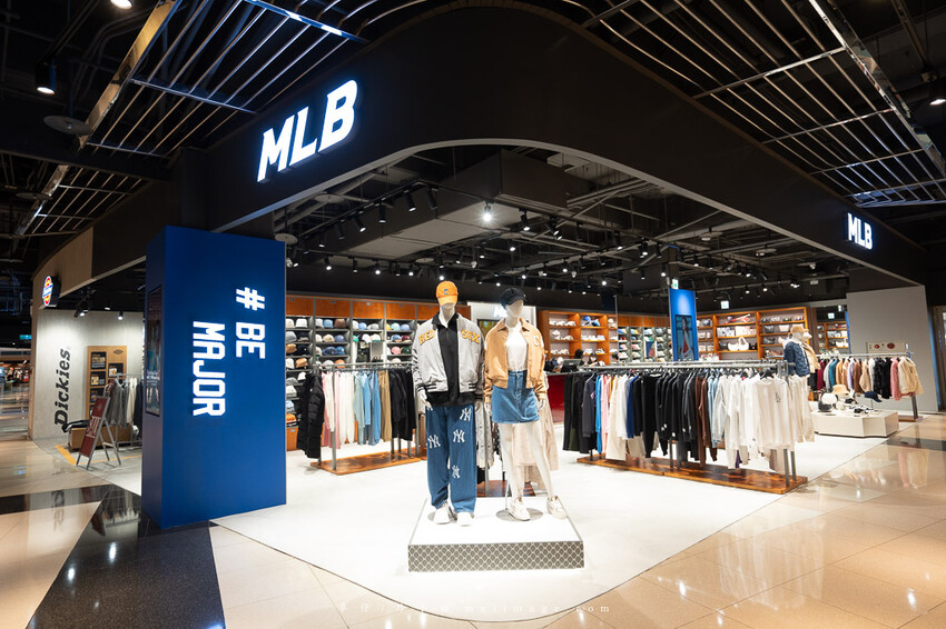 桃園購物｜大江購物中心MetroWalk～最美室內聖誕裝置藝術就在大江，好拍、好買、好好逛！還整年免費停車