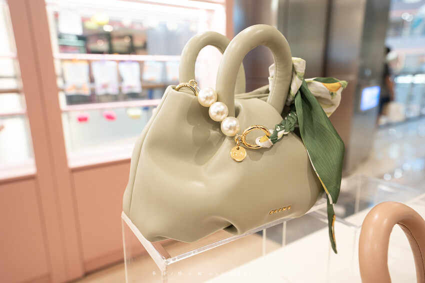 桃園購物｜大江購物中心MetroWalk～最美室內聖誕裝置藝術就在大江，好拍、好買、好好逛！還整年免費停車