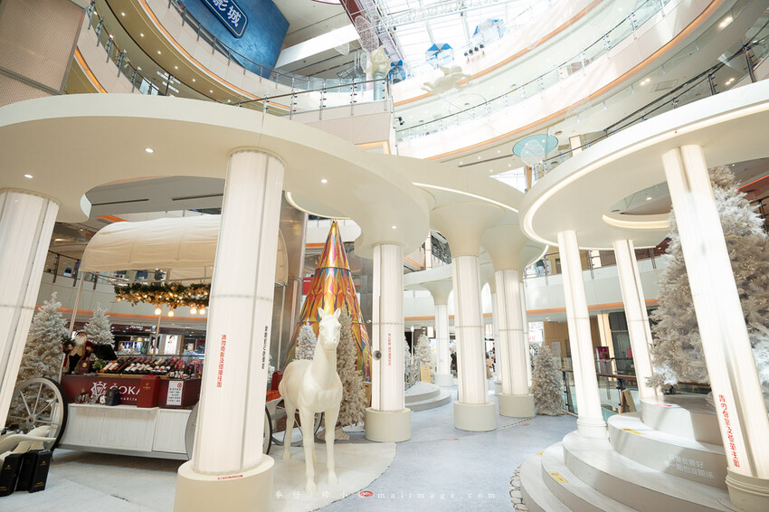 桃園購物｜大江購物中心MetroWalk～最美室內聖誕裝置藝術就在大江，好拍、好買、好好逛！還整年免費停車