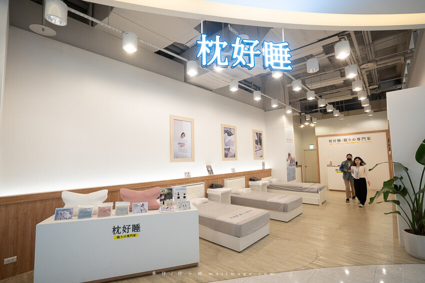 桃園購物｜大江購物中心MetroWalk～最美室內聖誕裝置藝術就在大江，好拍、好買、好好逛！還整年免費停車