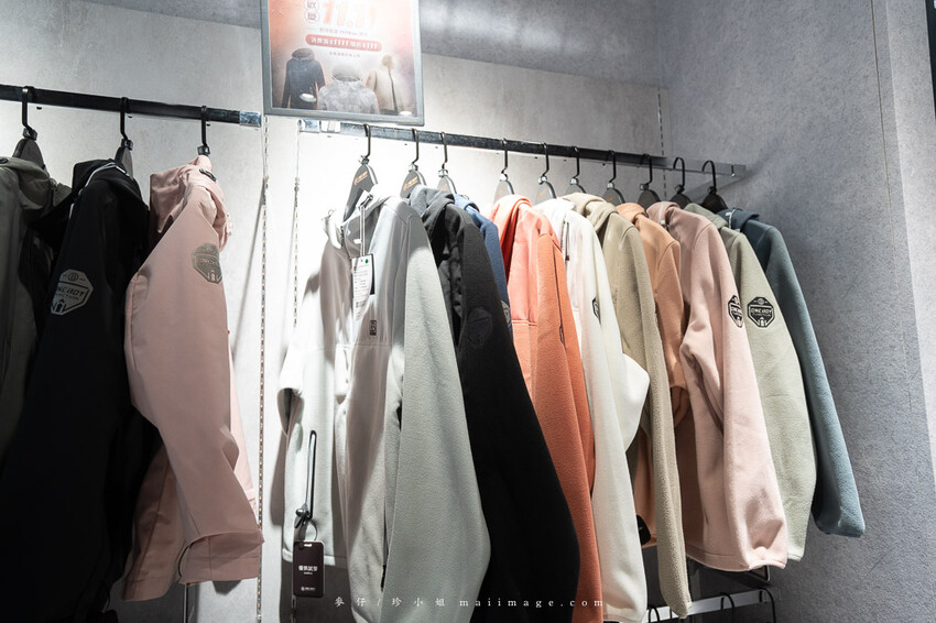 桃園購物｜大江購物中心MetroWalk～最美室內聖誕裝置藝術就在大江，好拍、好買、好好逛！還整年免費停車