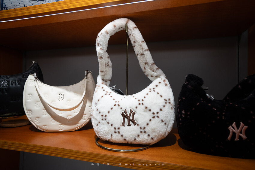 桃園購物｜大江購物中心MetroWalk～最美室內聖誕裝置藝術就在大江，好拍、好買、好好逛！還整年免費停車