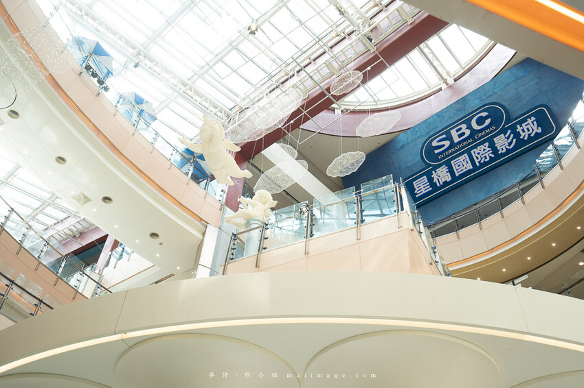 桃園購物｜大江購物中心MetroWalk～最美室內聖誕裝置藝術就在大江，好拍、好買、好好逛！還整年免費停車