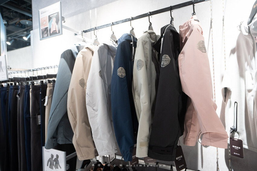 桃園購物｜大江購物中心MetroWalk～最美室內聖誕裝置藝術就在大江，好拍、好買、好好逛！還整年免費停車