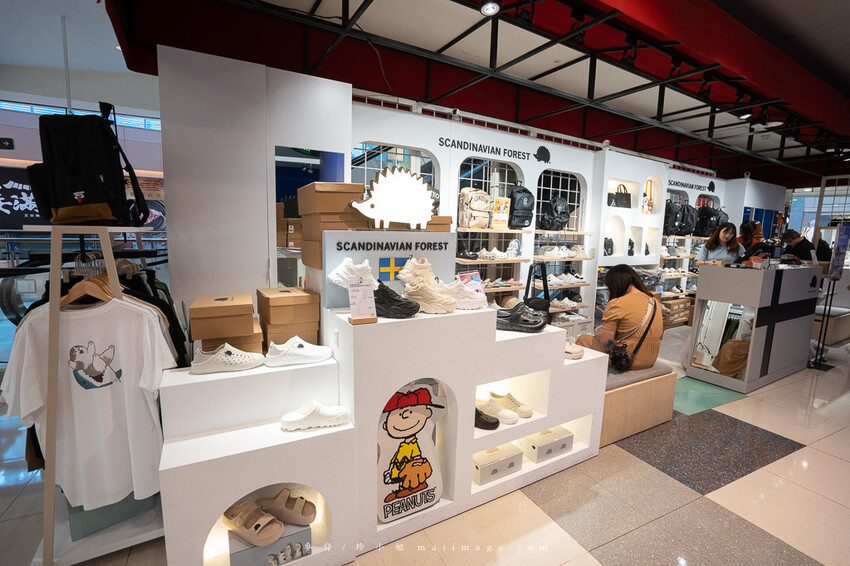 桃園購物｜大江購物中心MetroWalk～最美室內聖誕裝置藝術就在大江，好拍、好買、好好逛！還整年免費停車