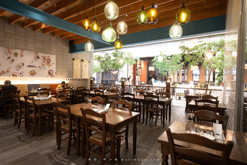 桃園購物｜大江購物中心MetroWalk～最美室內聖誕裝置藝術就在大江，好拍、好買、好好逛！還整年免費停車