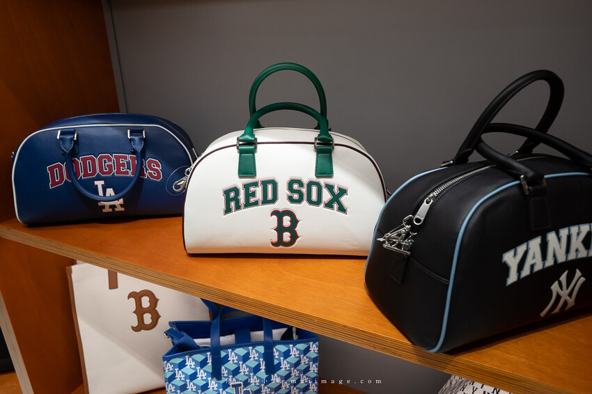 桃園購物｜大江購物中心MetroWalk～最美室內聖誕裝置藝術就在大江，好拍、好買、好好逛！還整年免費停車