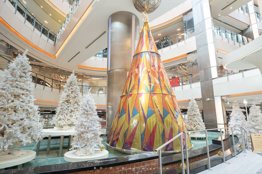 桃園購物｜大江購物中心MetroWalk～最美室內聖誕裝置藝術就在大江，好拍、好買、好好逛！還整年免費停車