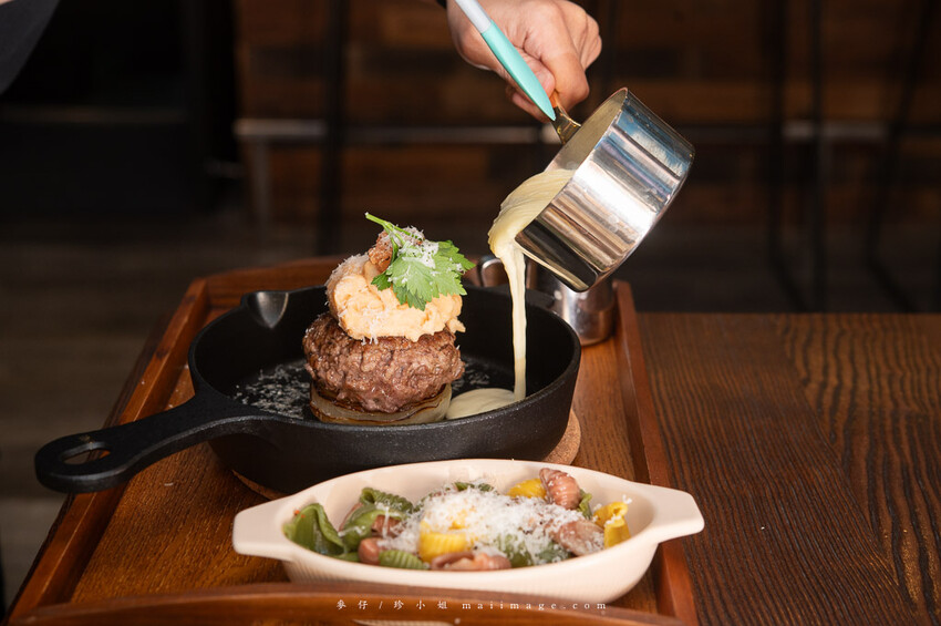 桃園購物｜大江購物中心MetroWalk～最美室內聖誕裝置藝術就在大江，好拍、好買、好好逛！還整年免費停車