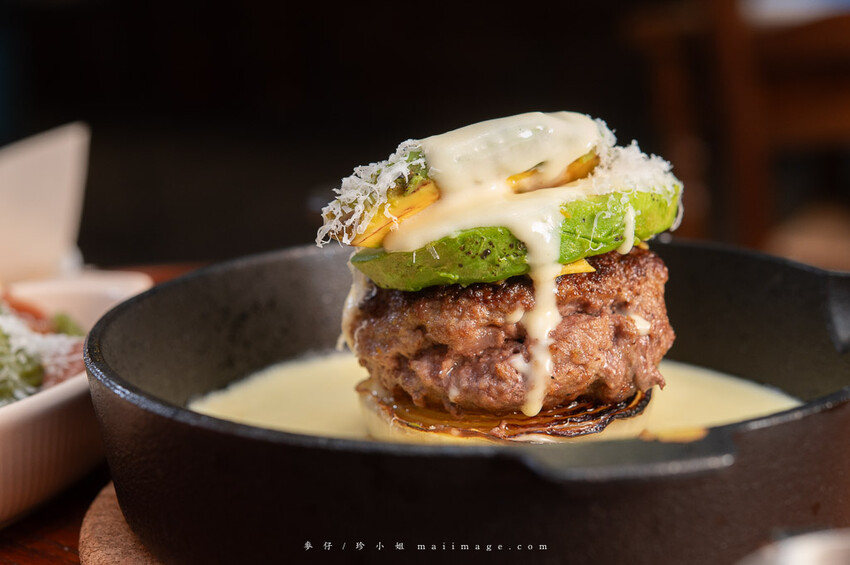 桃園購物｜大江購物中心MetroWalk～最美室內聖誕裝置藝術就在大江，好拍、好買、好好逛！還整年免費停車