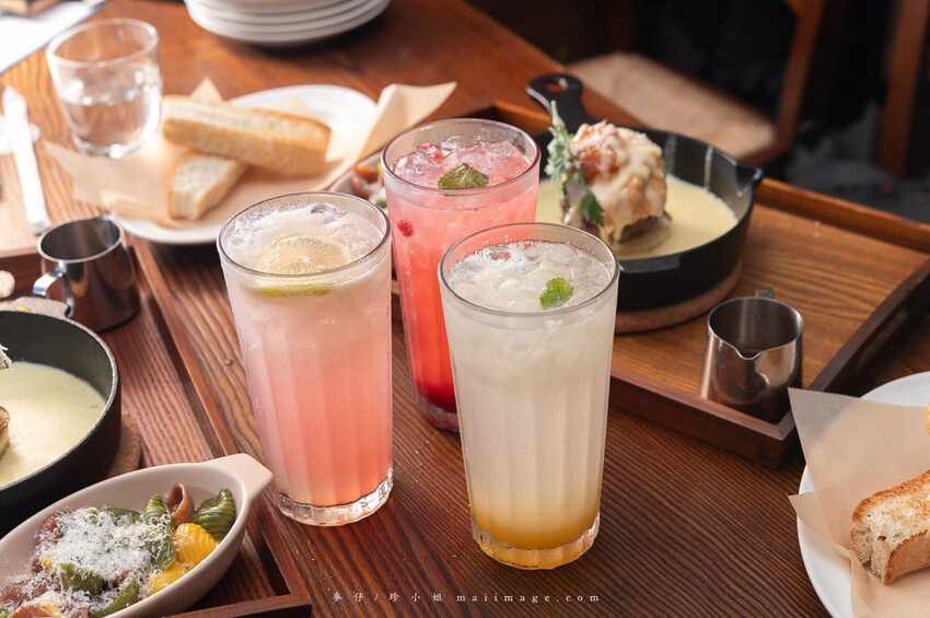 桃園購物｜大江購物中心MetroWalk～最美室內聖誕裝置藝術就在大江，好拍、好買、好好逛！還整年免費停車