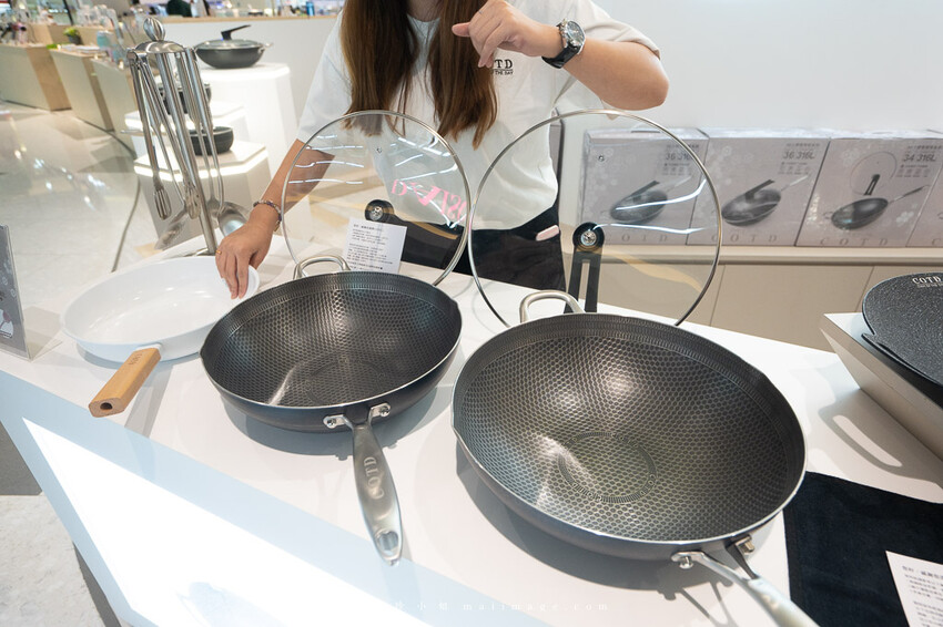 桃園購物｜大江購物中心MetroWalk～最美室內聖誕裝置藝術就在大江，好拍、好買、好好逛！還整年免費停車