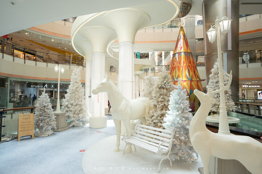 桃園購物｜大江購物中心MetroWalk～最美室內聖誕裝置藝術就在大江，好拍、好買、好好逛！還整年免費停車