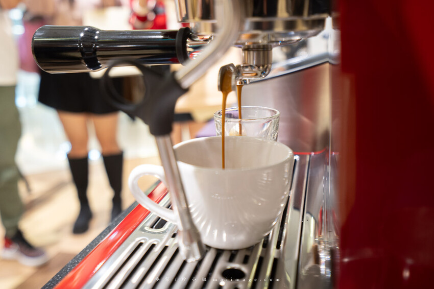 桃園購物｜大江購物中心MetroWalk～最美室內聖誕裝置藝術就在大江，好拍、好買、好好逛！還整年免費停車