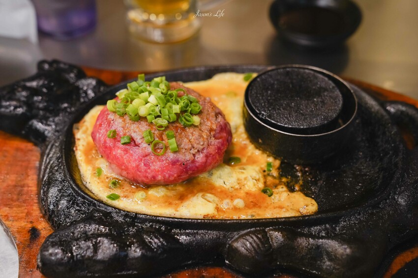 【九州福岡｜美食】極味屋 福岡PARCO店。福岡人氣美食，鐵板和牛漢堡排，熟度自己決定，鐵盤上吱吱作響