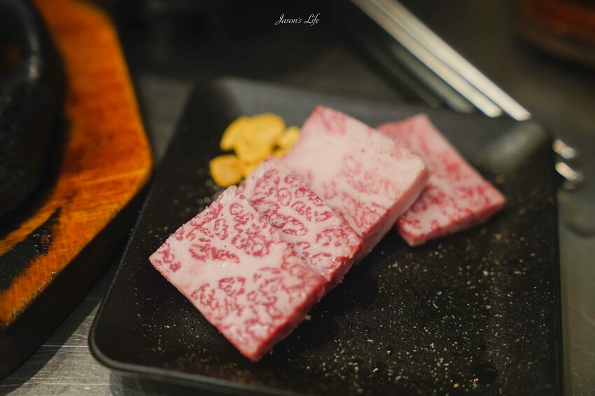 【九州福岡｜美食】極味屋 福岡PARCO店。福岡人氣美食，鐵板和牛漢堡排，熟度自己決定，鐵盤上吱吱作響