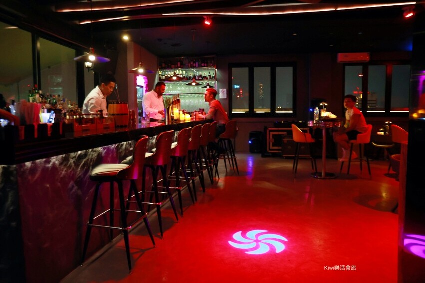 澳門SKY21酒吧︱SKY 21 Bar&Restaurant澳門隱藏版百萬夜景獨享270度港灣景緻