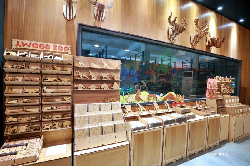 ▲彰化鹿港景點推薦:卷木森活館,館內有各種木製小物、擺飾,門票可折抵消費 /Kiwi 提供、WalkerLand窩客島整理