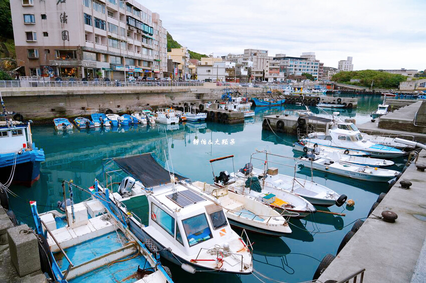 萬里駱駝峰 ❙ 五分鐘登上神秘金黃色碉堡，北海岸一日遊，新北