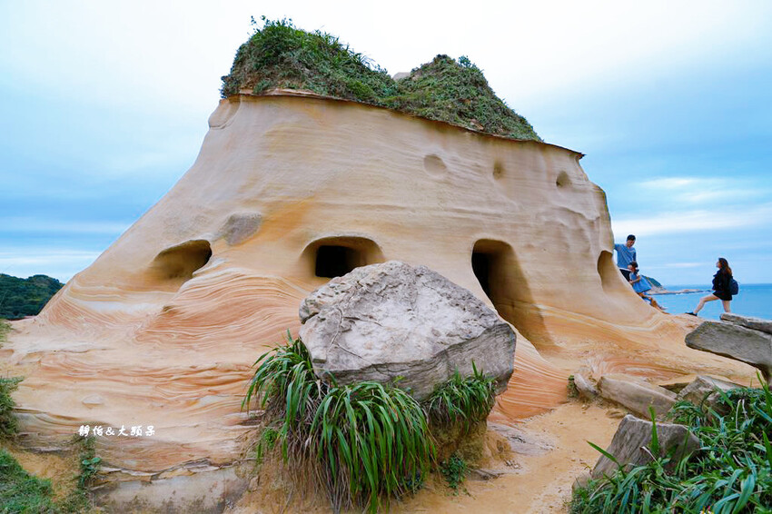 萬里駱駝峰 ❙ 五分鐘登上神秘金黃色碉堡，北海岸一日遊，新北