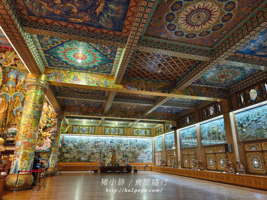 高雄。六龜》諦願寺-樟木臥佛像及精緻建築彩繪很吸睛