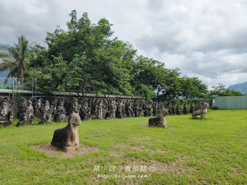 高雄。六龜》諦願寺-樟木臥佛像及精緻建築彩繪很吸睛