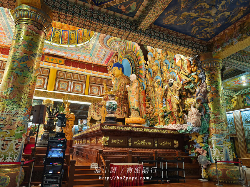 高雄。六龜》諦願寺-樟木臥佛像及精緻建築彩繪很吸睛