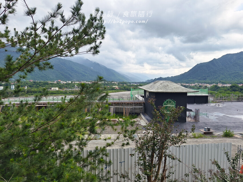 高雄。六龜》諦願寺-樟木臥佛像及精緻建築彩繪很吸睛