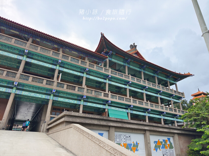 高雄。六龜》諦願寺-樟木臥佛像及精緻建築彩繪很吸睛