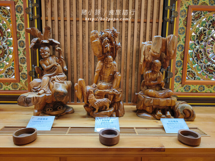 高雄。六龜》諦願寺-樟木臥佛像及精緻建築彩繪很吸睛