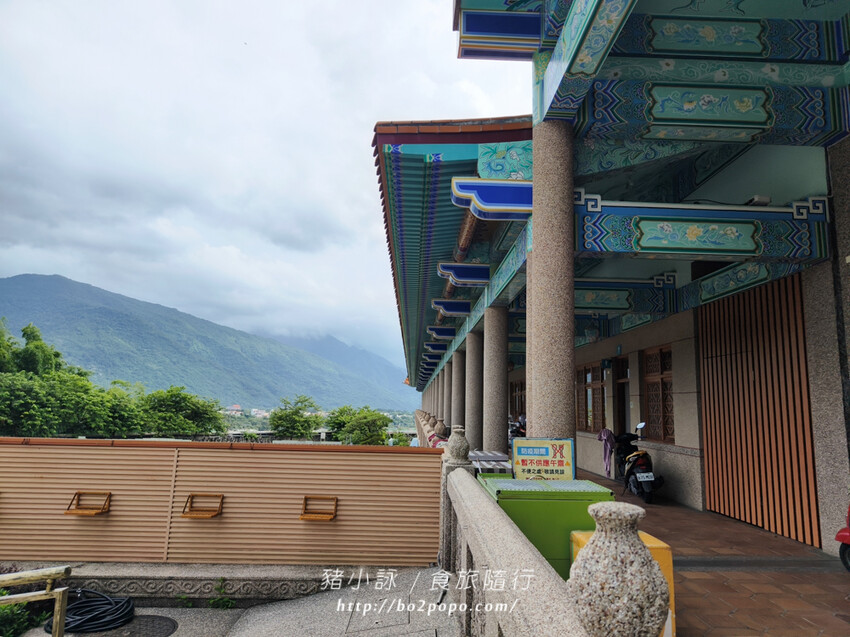 高雄。六龜》諦願寺-樟木臥佛像及精緻建築彩繪很吸睛