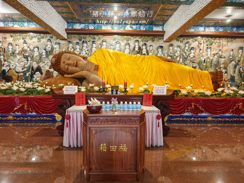 高雄。六龜》諦願寺-樟木臥佛像及精緻建築彩繪很吸睛