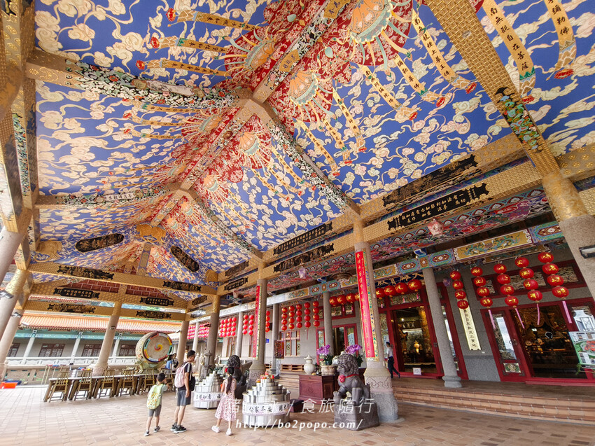 高雄。六龜》諦願寺-樟木臥佛像及精緻建築彩繪很吸睛