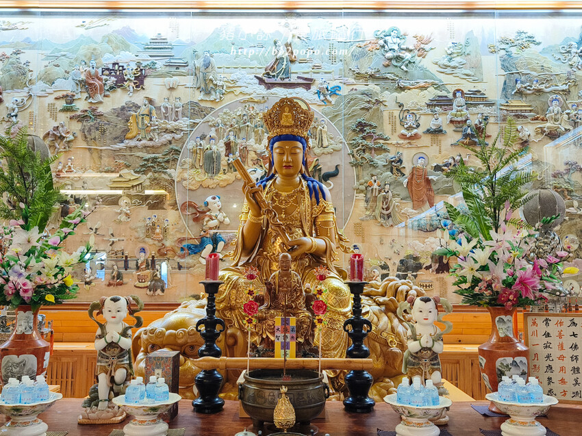 高雄。六龜》諦願寺-樟木臥佛像及精緻建築彩繪很吸睛